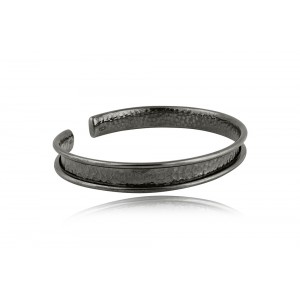 Men's hammered cuff bracelet in black-plated sterling silver 925° Men's hammered cuff bracelet in black-plated sterling silver 925°