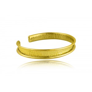 Men's hammered cuff bracelet in gold-plated sterling silver 925° Men's hammered cuff bracelet in gold-plated sterling silver 925°