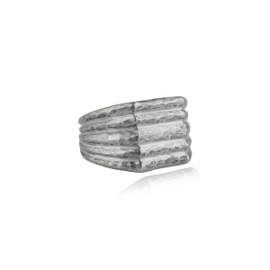 Hammered Ring  in 925° rhodium-plated sterling silver