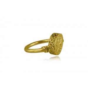 Archaic seal ring in 925° gold plated sterling silver Archaic seal ring in 925° gold plated sterling silver