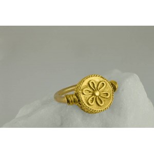 Archaic "Daisy" seal ring in 925° gold plated sterling silver Archaic "Daisy" seal ring in 925° gold plated sterling silver
