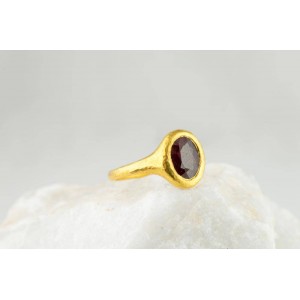 Ruby Hammered Ring in Gold Plated Sterling Silver 925°