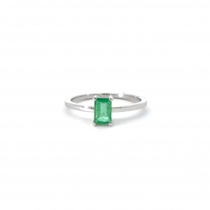 Emerald ring in 18k white gold
