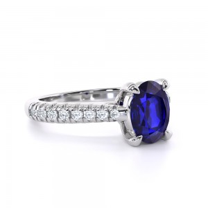 Blue sapphire ring with side diamonds in 18K white gold