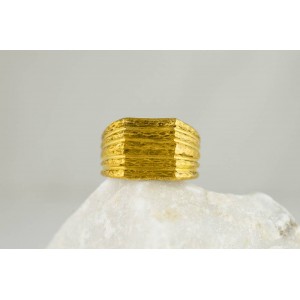 Hammered Ring  in 925° gold-plated sterling silver Hammered Ring  in 925° gold-plated sterling silver