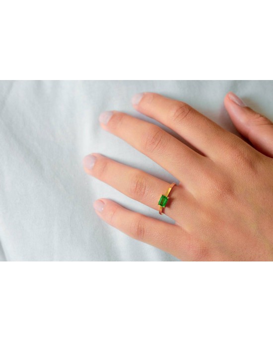 Ring with emerald in 18K gold 
