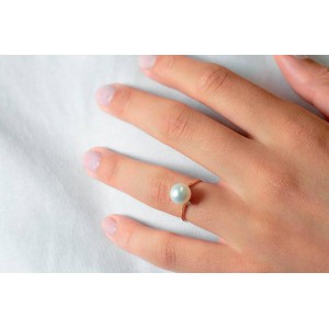 Pearl ring with diamonds is 18k gold Pearl ring with diamonds is 18k gold