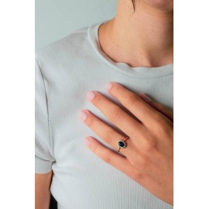 Δαχτυλίδι ροζέτα με μπλε ζαφείρι και διαμάντια από Χρυσό Κ18 Δαχτυλίδι ροζέτα με μπλε ζαφείρι και διαμάντια από Χρυσό Κ18