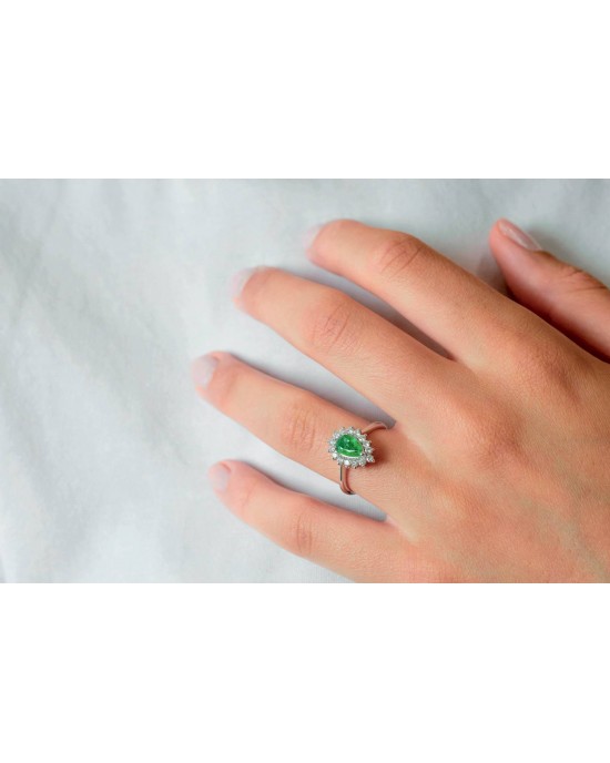 Δαχτυλίδι ροζέτα με σμαράγδι σταγόνα και διαμάντια από λευκόχρυσο Κ18