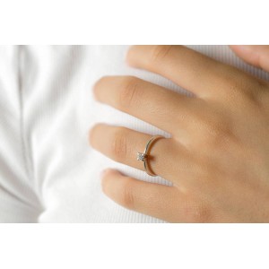 Μονόπετρο δαχτυλίδι από λευκόχρυσο Κ18 με διαμάντι μπριγιάν 0.09ct