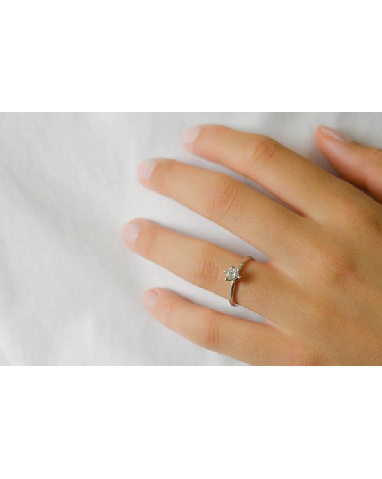 Μονόπετρο δαχτυλίδι με διαμάντι μπριγιάν 0.30ct με πιστοποιητικό GIA από λευκόχρυσο Κ18 