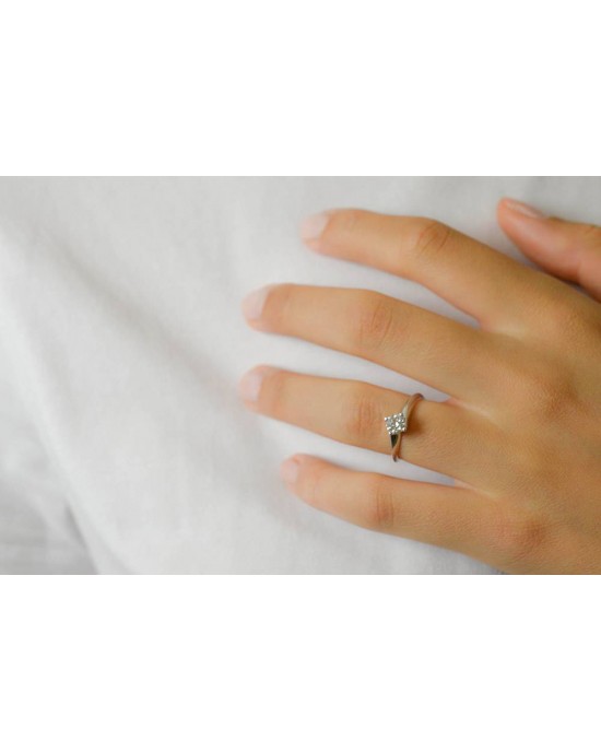 Μονόπετρο δαχτυλίδι φλόγα από λευκόχρυσο Κ18 με διαμάντι μπριγιάν 0.50ct με πιστοποιητικό HRD