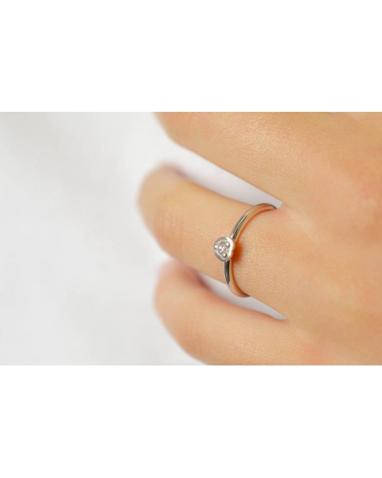 Μονόπετρο δαχτυλίδι σε σχήμα καρδιά από λευκόχρυσο Κ18 με διαμάντι 0.07ct