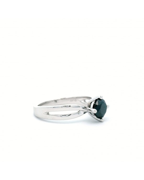 Μονόπετρο δαχτυλίδι Κ18 με μαύρο διαμάντι 0.75ct Μονόπετρο δαχτυλίδι με μαύρο διαμάντι 0.75ct από λευκό χρυσό Κ18