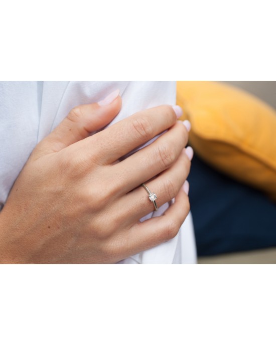Μονόπετρο δαχτυλίδι διαμάντι 0.33ct λευκόχρυσο Κ18 GIA Μονόπετρο δαχτυλίδι με διαμάντι 0.33ct, λευκόχρυσο Κ18, πιστοποίηση GIA