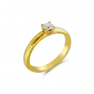 Σφυρήλατο μονόπετρο δαχτυλίδι με διαμάντι 0.24ct από χρυσό Κ18