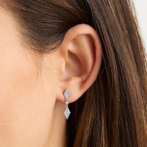 Κρεμαστά σκουλαρίκια ρόμβοι με διαμάντια από λευκόχρυσο Κ18