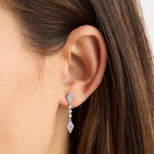 Κρεμαστά σκουλαρίκια με διαμάντια από λευκόχρυσο Κ18