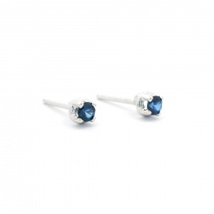 Solitaire earrings with 0.28ct blue sapphires in 18K white gold
