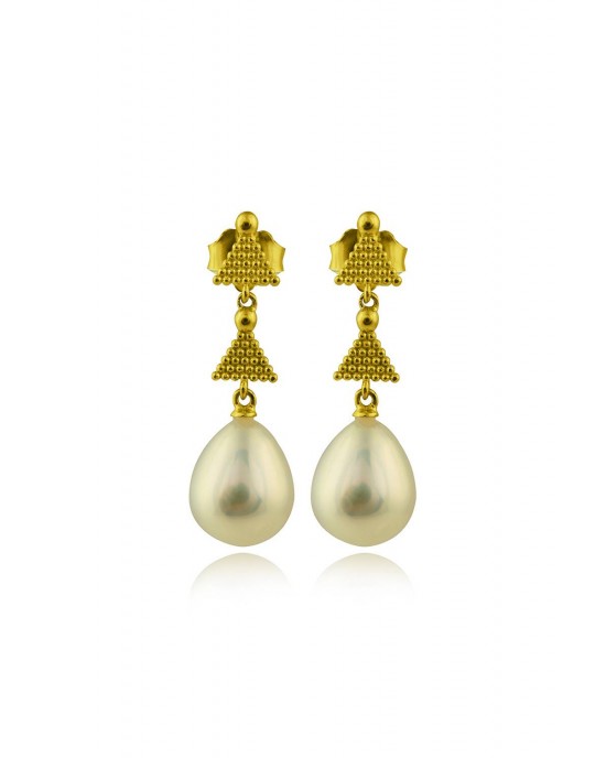 Hanging pearl earrings in 18k gold