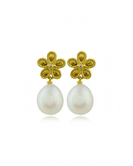 Hanging daisy earrings with pearls and diamonds in 18k gold