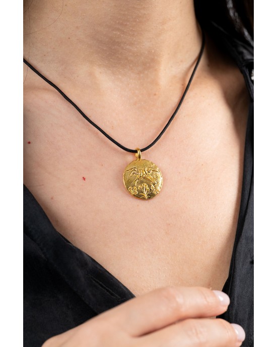 Γούρι 2026 Αναγέννησις από επιχρυσωμένο ορείχαλκο εμπνευσμένο από το Ακρωτήρι